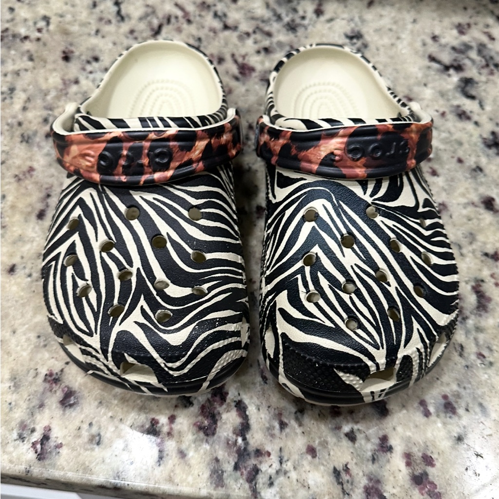 Crocs Crocs Unisex Adult Classic Animal Print Clogs